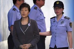 Cựu Tổng thống Hàn Quốc Park Geun-hye bị tuyên án 24 năm tù giam
