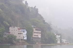 Hồ Ba Bể đang bị xâm hại nghiêm trọng