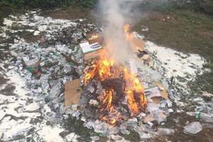 Lào Cai: Họp báo về vụ tiêu hủy hơn 10.000 hộp sữa  