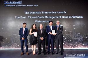 Vietcombank nhận 2 giải ngân hàng tốt nhất Việt Nam do The Asian Banker trao tặng 