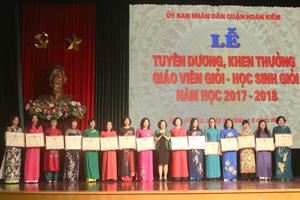 Hà Nội: Tuyên dương giáo viên, học sinh giỏi năm học 2017 - 2018 