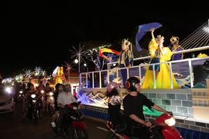 Carnaval đường phố 2018 khuấy động đêm Đà Nẵng