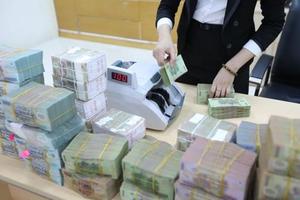 Ngân hàng răm rắp thay 'ghế nóng'