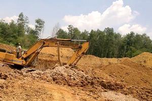 Chấn chỉnh tình trạng khai thác đất
