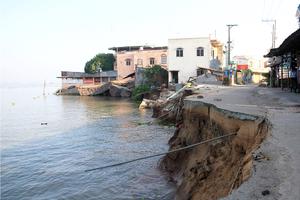 Sạt lở vẫn diễn biến phức tạp