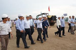 Phó Thủ tướng Trịnh Đình Dũng kiểm tra tiến độ triển khai tuyến cao tốc Trung Lương – Cần Thơ