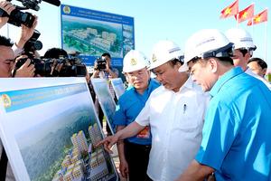 Thủ tướng thăm khu trọ của công nhân tại Hà Nam