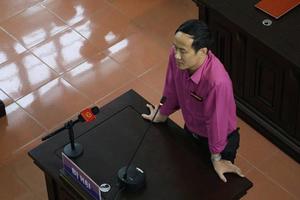 Xét xử BS Lương: Điều dưỡng bất ngờ khai ghi thêm biên bản theo chỉ đạo