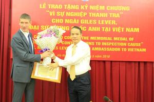  Trao Kỷ niệm chương “Vì sự nghiệp Thanh tra” cho Đại sứ Anh tại Việt Nam 