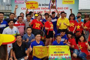Báo Pháp luật & Xã hội vô địch Giải Bóng đá Cup Trung Thành lần VI 
