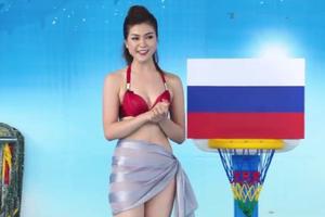 MC vẫn diện bikini dẫn World Cup trên truyền hình sau tranh cãi