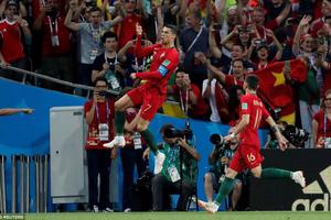 C.Ronaldo lập hàng loạt kỷ lục sau màn rực sáng trước Tây Ban Nha