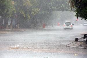 Cả nước nhiều khu vực mưa rào và dông, Hà Nội cảnh báo thiên tai cấp 1