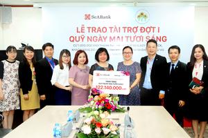 SeABank trao tiền ủng hộ Quỹ Ngày mai tươi sáng theo cam kết chi tiêu thẻ SeALady Cashback