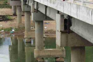 Cầu xuống cấp khi sử dụng chưa đầy 2 năm