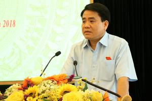 Hà Nội: Có xe quét rác hiện đại nhất thế giới, đường phố vẫn bị chê bẩn