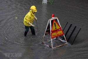 Trời mưa suốt đêm, Hà Nội xuất hiện một số điểm úng ngập