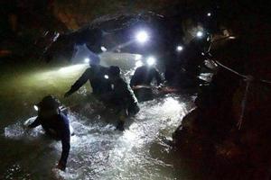 Chiến dịch "nghẹt thở" giải cứu đội bóng Thái Lan phức tạp hơn vụ thợ mỏ Chile