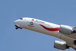 Cơ phó bị đuổi việc vì hút thuốc lá khiến máy bay rơi tự do 7.000m