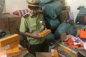 Tạm giữ gần 9.000 sản phẩm “nhái” thương hiệu nổi tiếng