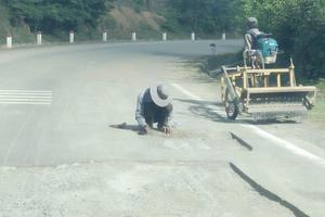 Công trình vừa bàn giao đã xuống cấp, nhà thầu khắc phục kiểu “chiếu lệ”