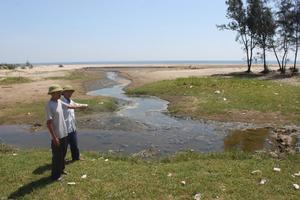 Phạt 435 triệu đồng doanh nghiệp nuôi tôm xả thải ra môi trường