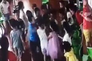 Chấm dứt hợp đồng với 3 giáo viên 'làm ngơ' để trẻ bị 'đánh hội đồng'