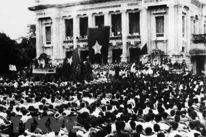 Không gian trưng bày tư liệu từ năm 1946 viết về Cách mạng tháng Tám