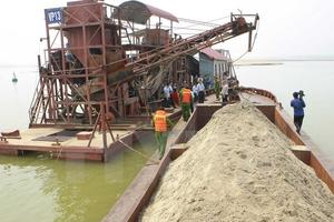 Xử lý nghiêm hành vi khai thác cát trái phép tại Vĩnh Phúc