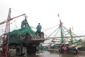 Tỉnh Nam Định yêu cầu hoãn họp, ứng phó bão số 4