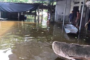 Khẩn trương ứng cứu người dân trong cảnh ngập lụt