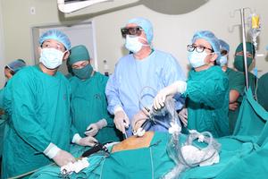 Mời chuyên gia hàng đầu thế giới về phẫu thuật nội soi tiêu hóa