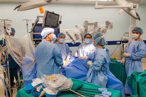 Hồi phục nhanh sau 3 ngày mổ robot chữa ung thư đại trực tràng