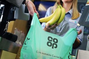 Chuỗi siêu thị lớn của Anh sẽ bắt đầu cấm sử dụng túi nilon