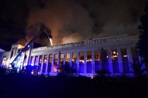 Cháy kinh hoàng tại các công trình nổi tiếng ở Anh và Brazil