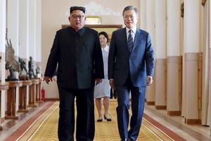 Lãnh đạo hai miền Triều Tiên viết lại lịch sử chia cắt dân tộc