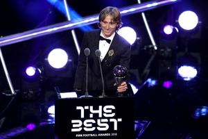 Luka Modric đoạt danh hiệu cầu thủ xuất sắc nhất năm của FIFA