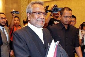 Luật sư bào chữa của cựu Thủ tướng Malaysia bị buộc tội rửa tiền