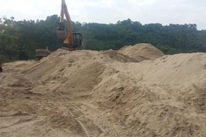Bãi tập kết cát trái phép “khủng” ngang nhiên hoạt động