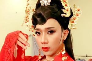'Chiêu trò' giả gái làm méo mó nghệ thuật?
