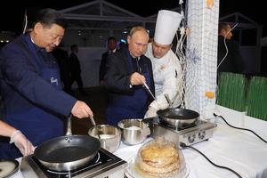 Xem Tổng thống Putin thi nấu ăn với  Chủ tịch Trung Quốc Tập Cận Bình