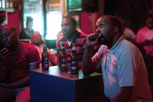 Uganda: Chính phủ đánh thuế rượu, nước giải khát để gây quỹ điều trị HIV