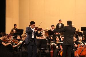 Nghệ sĩ Sergei Dogadin và Sun Symphony Orchestra mê hoặc khán giả Hà Nội