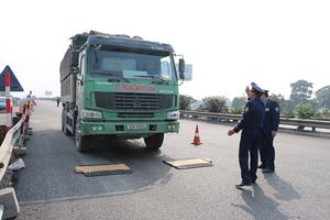 Tăng cường thanh tra để "chặn" xe quá tải 