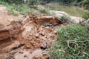 Chính quyền bất lực trước nạn khai thác cát trái phép