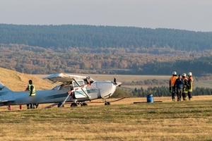 Máy bay lao vào đám đông, 3 người chết