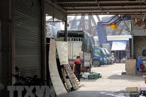 Vụ “bảo kê” tại chợ Long Biên: Tạm đình chỉ một Phó Ban quản lý