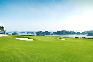Cận cảnh khu nghỉ dưỡng - sân golf trên núi ngắm trọn vịnh Hạ Long