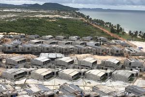 Bài 1: Trên nghiêm, dưới lỏng