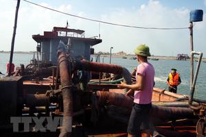 Nam Định: Ngang nhiên khai thác cát trái phép trên sông Hồng